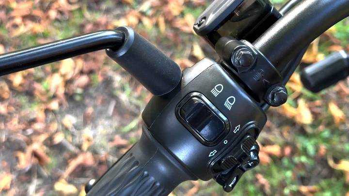 Cyrusher Ovia EEC Li-Io 45kmh/750W/17Ah/150kg/80km GR E-Roller